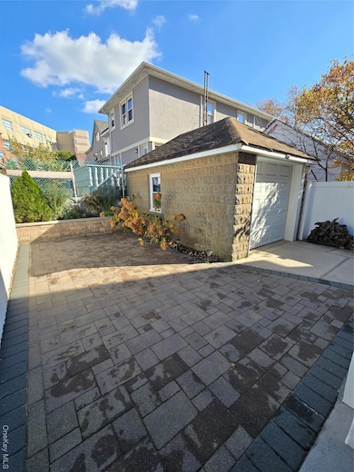 8433 124th St, Kew Gardens, NY 11415 - photo 4