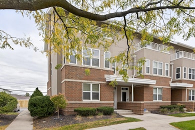 004_-5e28680204af_j upper 231