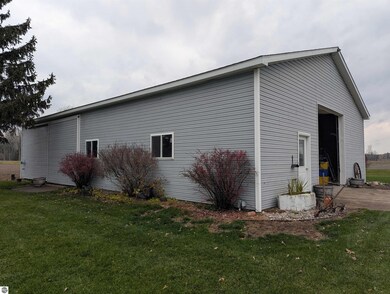 3067 Wyatt Rd, Standish, MI 48658 - photo 5