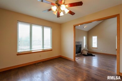 5500 N Pepperwood Ct, Peoria, IL 61615 - photo 7