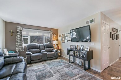 785 W 43rd St, Davenport, IA 52806 - photo 2