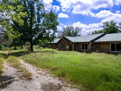 917 Fox Ln, Azle, TX 76020 - photo 2