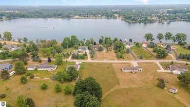 1016 Pyrenees Dr, Lake Isabella, MI 48893 - photo 2