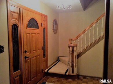 28 Oakbrook Place, Bettendorf, IA 52722 - photo 2