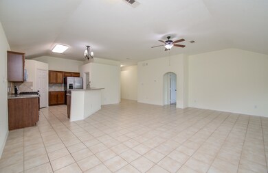 1023 Hamilton St, Alvin, TX 77511 - photo 7