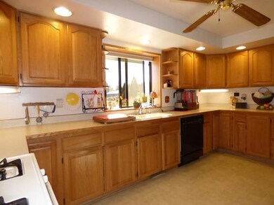 1350 NW Prospect Ave, Grants Pass, OR 97526 - photo 6