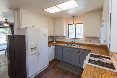 1905CarolJeanCt-MLS-5