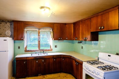 192 Amherst Rd, Pelham, MA 01002 - photo 4