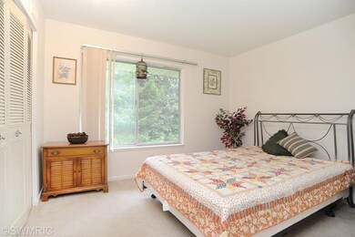 6712 Cascade Rd SE unit B8, Grand Rapids, MI 49546 - photo 7