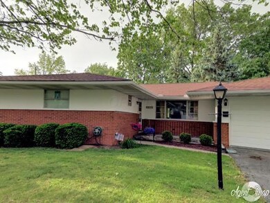 5634 Sandalwood Blvd, Columbus, OH 43229 - photo 2