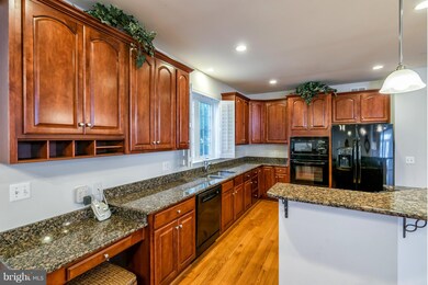 11156 Garden Path Ln, Fairfax, VA 22030 - photo 4