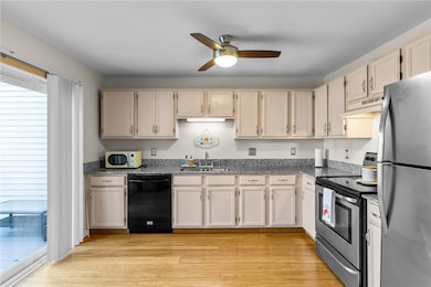 1 Willow Glen Cir unit 82, Warwick, RI 02889 - photo 4