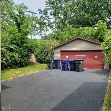 3419 Altamont Ave, Cleveland, OH 44118 - photo 4