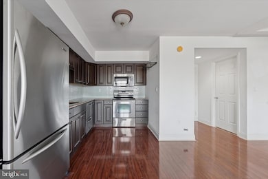 200 10 Lombard St unit 804, Philadelphia, PA 19147 - photo 2