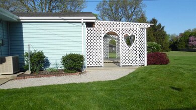 726 Sycamore Ln, Bluffton, IN 46714 - photo 4