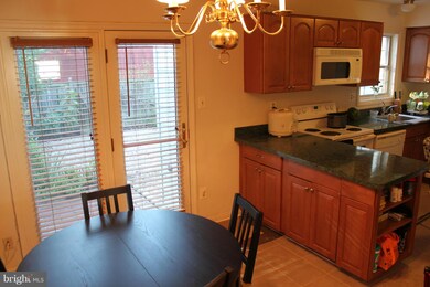 6021 Sweet Dale Ct, Springfield, VA 22152 - photo 4