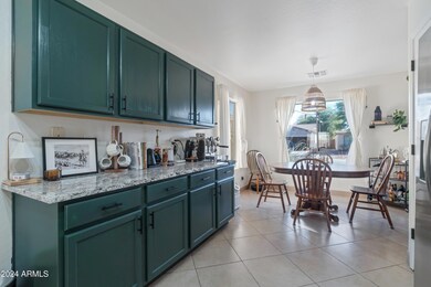Eat-in Kitchen