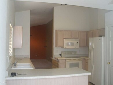 Kitchen with All Appliances & Pantry