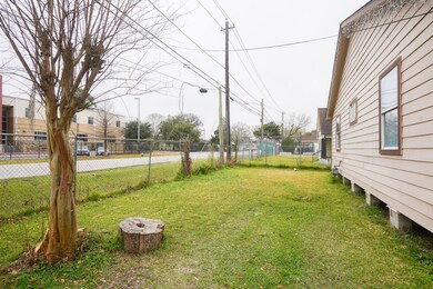 6537 Enid St, Houston, TX 77022 - photo 6