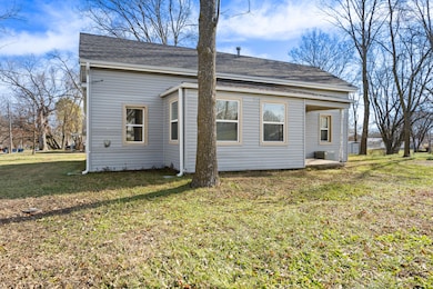 230 N Moreau Ave, Tipton, MO 65081 - photo 2