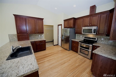 14848 Rainier View Dr SE, Yelm, WA 98597 - photo 5