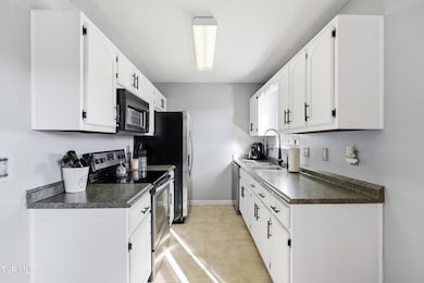 504 Hallbrook Dr unit 27, Johnson City, TN 37615 - photo 5