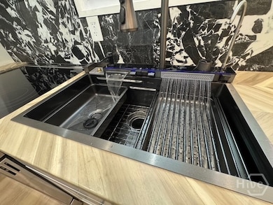 2047 E 41st St, Savannah, GA 31404 - photo 7