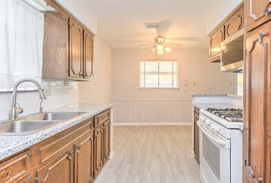 9834 Jaywood Dr, Houston, TX 77040 - photo 7