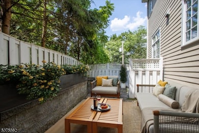 60 Chestnut St unit 2, Morristown, NJ 07960 - photo 2