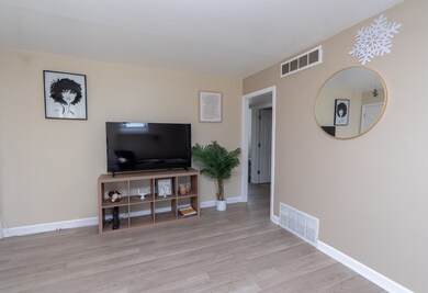 1052 Leith Ave, Waukegan, IL 60085 - photo 4