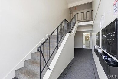 10080 Sakura Dr unit 12, Saint Louis, MO 63128 - photo 2