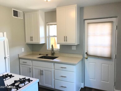 2238 N 28th Place, Phoenix, AZ 85008 - photo 6