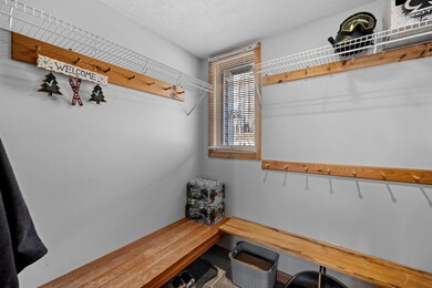 25 Pinehill Ln unit 2, Lincoln, NH 03251 - photo 4