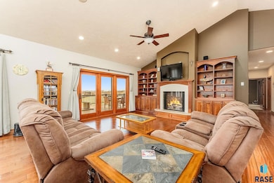 435 N Chestnut Blvd, Brandon, SD 57005 - photo 5