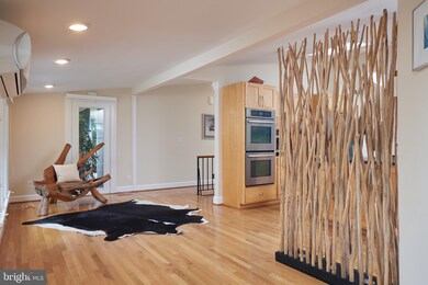 8903 Charred Oak Dr, Bethesda, MD 20817 - photo 3