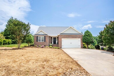 107 Windrow Ln, Statesville, NC 28625 - photo 2