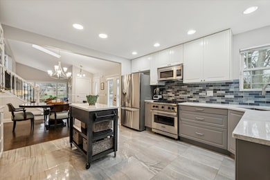 241 Glendale Rd, Glenview, IL 60025 - photo 7