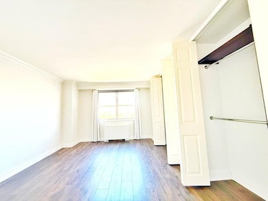 The Versailles unit 22B, West New York, NJ 07093 - photo 4