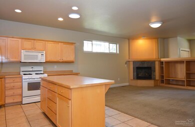 912 NE Revere Ave, Bend, OR 97701 - photo 4