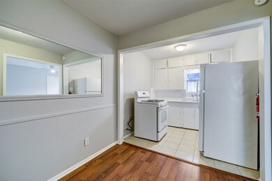 2202 Park St unit 10, Houston, TX 77019 - photo 3