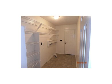 Nice Big Clean Spacious Laundry Room with Storage!