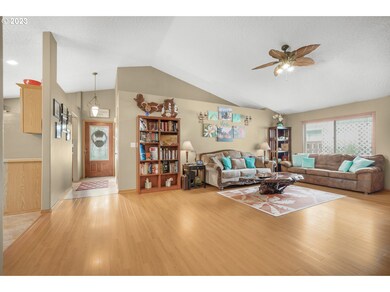 1027 Mount View Ln, Molalla, OR 97038 - photo 4