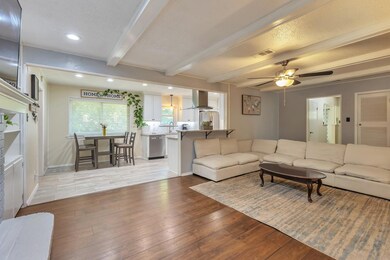 913 Circle Ln, Bedford, TX 76022 - photo 7