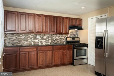 409 Burbank Ct, Halethorpe, MD 21227 - photo 3