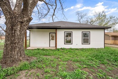 313 Mansfield Rd, Cleburne, TX 76031 - photo 4