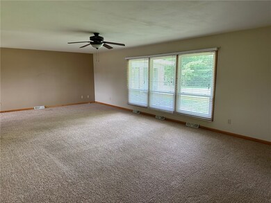 909 N Henrietta St, Effingham, IL 62401 - photo 7