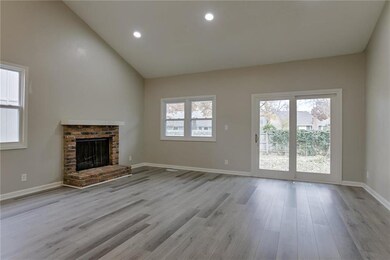 6607 Earnshaw St, Shawnee, KS 66216 - photo 3