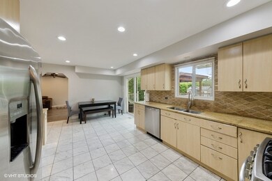 10180 Kathy Ct, Des Plaines, IL 60016 - photo 5