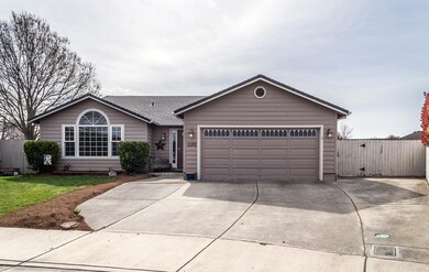 1120 Paisley Ct, Central Point, OR 97502 - photo 3