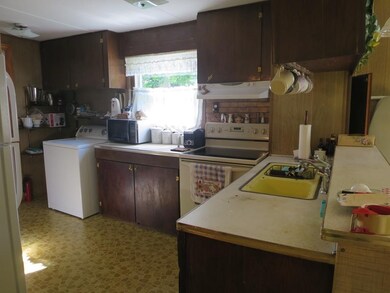 132 River St, Palmer, MA 01069 - photo 3